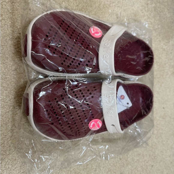 Crocs Shoes For Women. Comfy shoes. - Picture 6 of 6